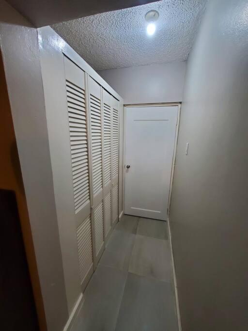 Modern Apartment At The Worthington Kingston Luaran gambar