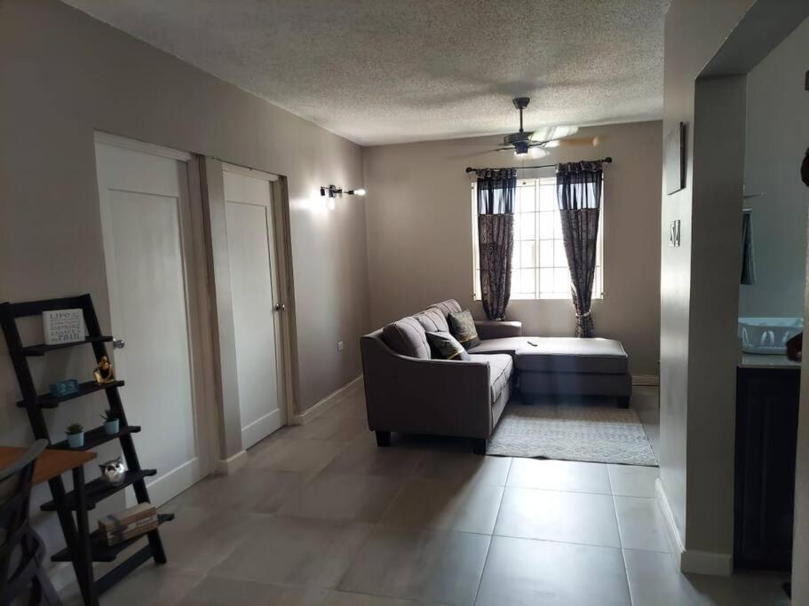 Modern Apartment At The Worthington Kingston Luaran gambar